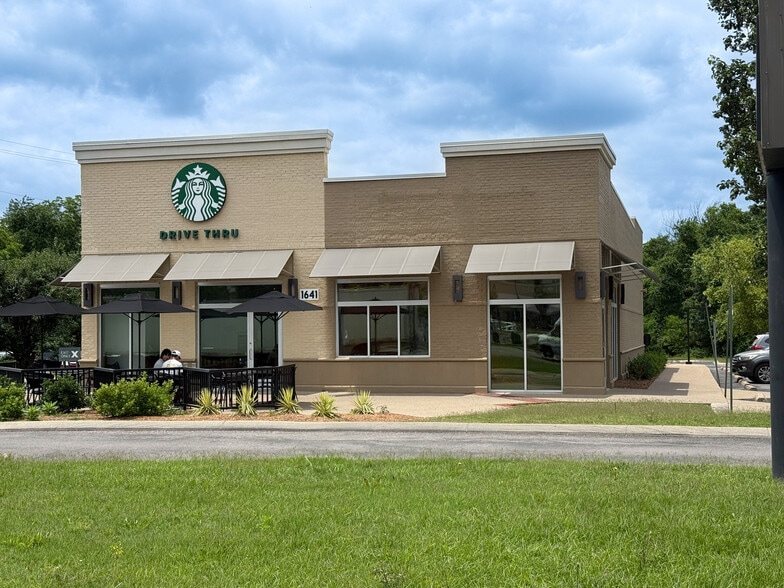 1641 Memorial Blvd, Murfreesboro, TN for lease - Building Photo - Image 1 of 5