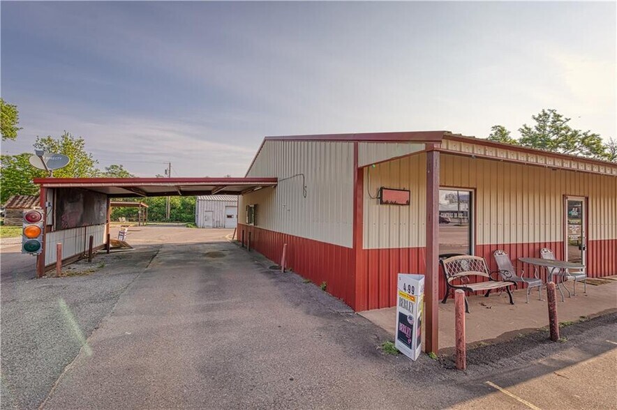 313 W Roger Miller Blvd, Erick, OK 73645 Retail for Sale