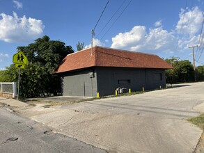 2600 S Flores St, San Antonio, TX for lease Building Photo- Image 1 of 3