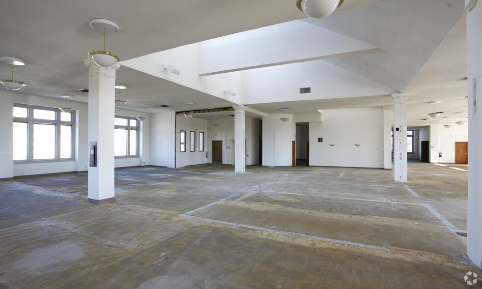 647 W Virginia St, Milwaukee, WI for lease - Interior Photo - Image 2 of 8