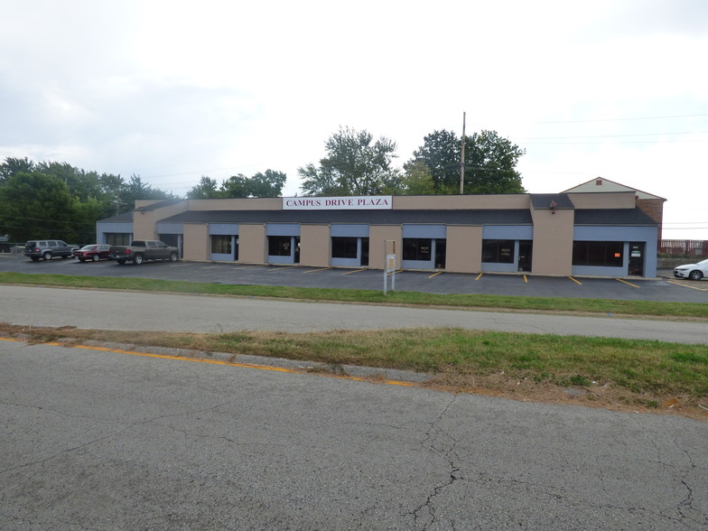 2040-2052 Campus Dr, Saint Charles, MO for lease - Building Photo - Image 1 of 9