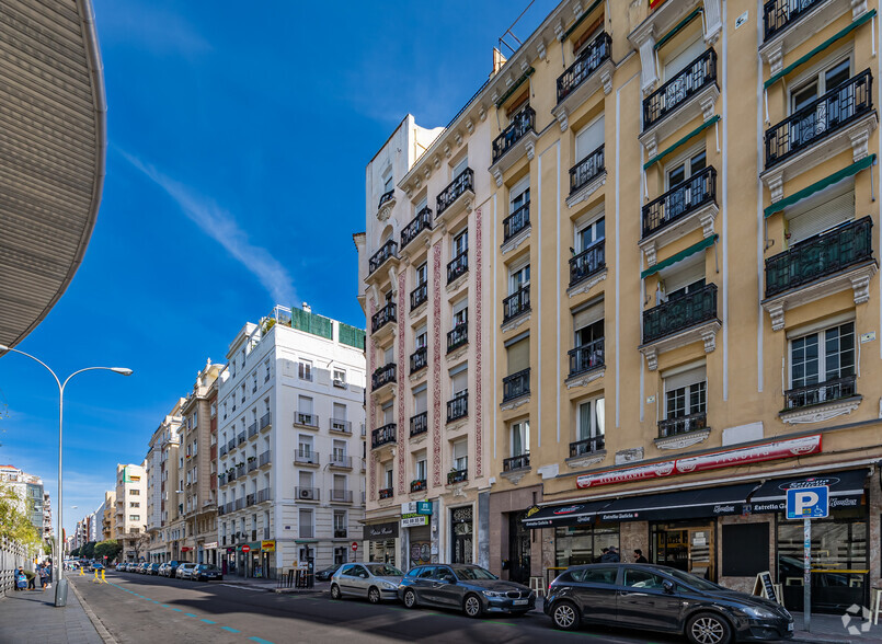 Calle Fuente del Berro, 35, Madrid, Madrid for sale - Building Photo - Image 2 of 4