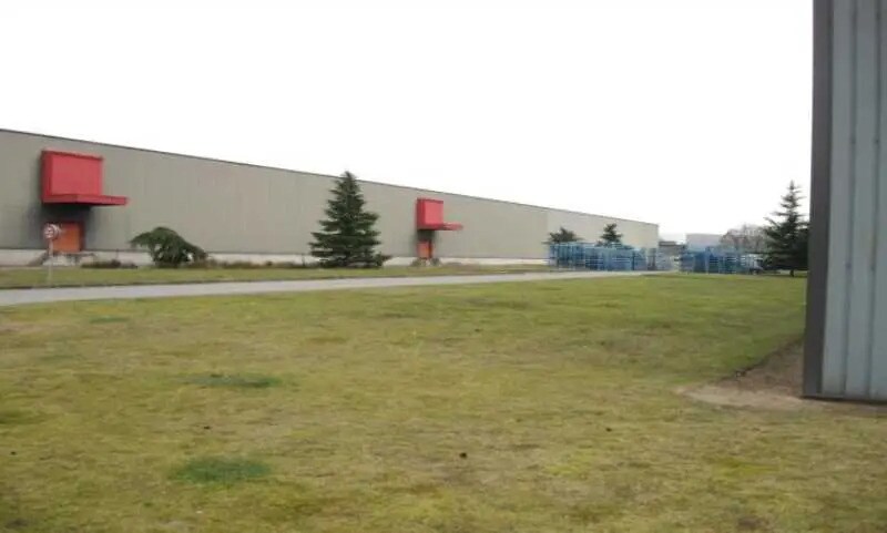 Office in Ormes for lease - Building Photo - Image 3 of 11