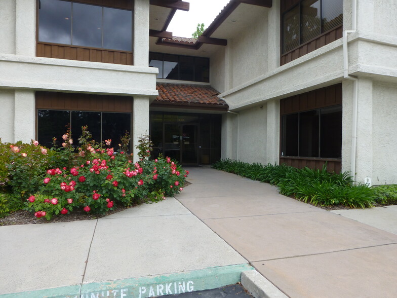 Central Westlake Village-  Abundant parking, Westlake Village, CA for lease - Building Photo - Image 1 of 4