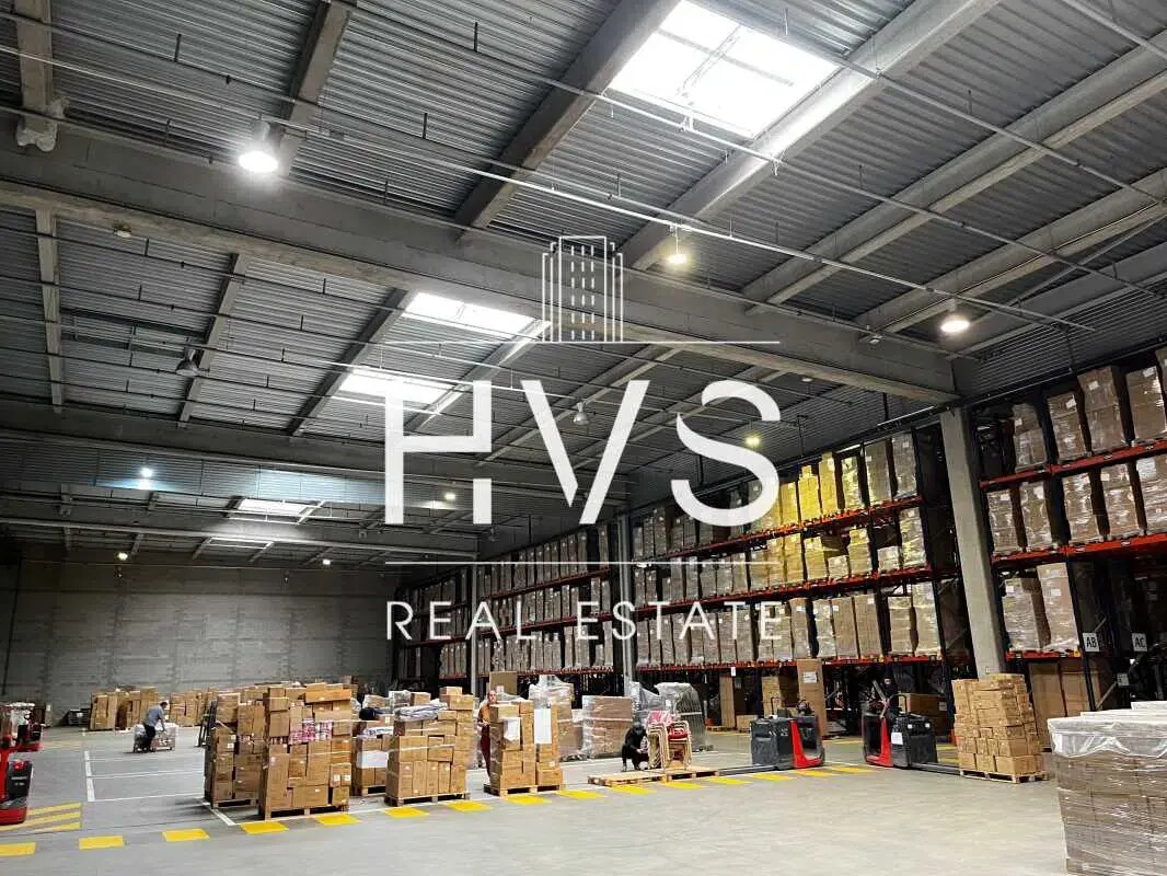 Industrial in Salon-de-Provence for lease Interior Photo- Image 1 of 1