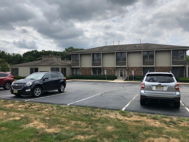 170 Changebridge Rd, Montville, NJ 07045