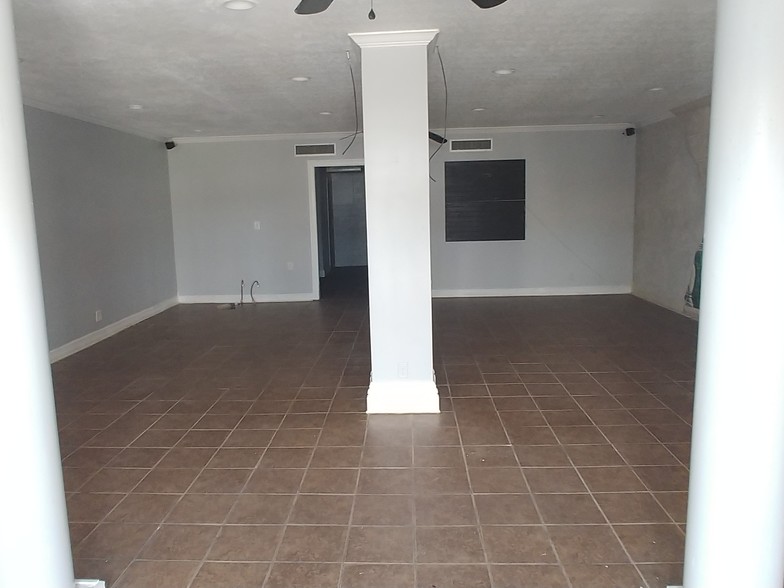 909 N 8th Ave, Texas City, TX for lease - Interior Photo - Image 3 of 8