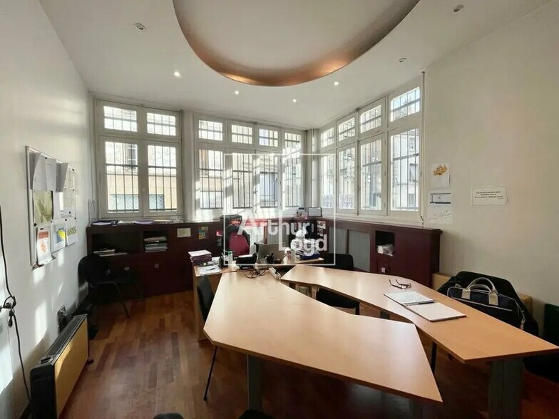 Office in Melun for lease - Interior Photo - Image 2 of 6