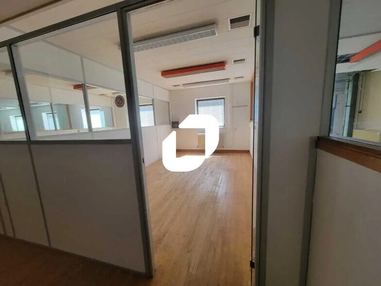 Office in Mennecy for lease - Interior Photo - Image 2 of 5