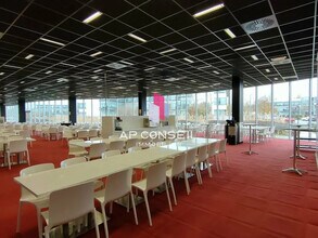 Office in Voisins-le-Bretonneux for lease Building Photo- Image 2 of 8