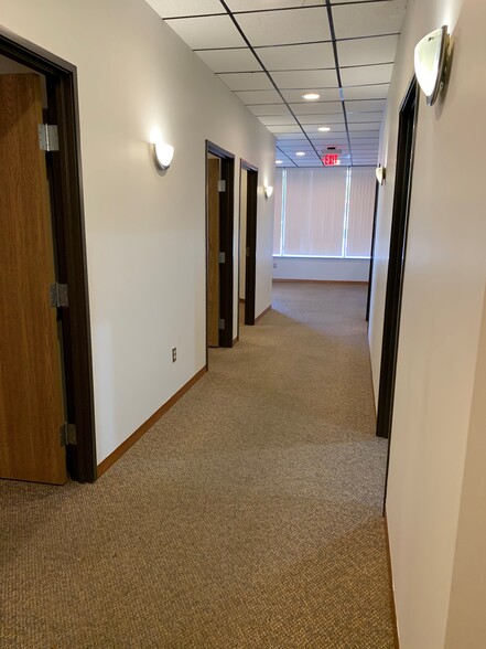 2065-2083 Hiller Rd, West Bloomfield, MI for lease - Interior Photo - Image 3 of 7