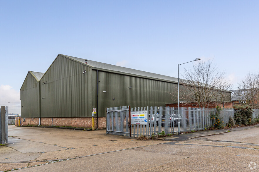 190 Gumley Rd, Grays for lease - Primary Photo - Image 1 of 2