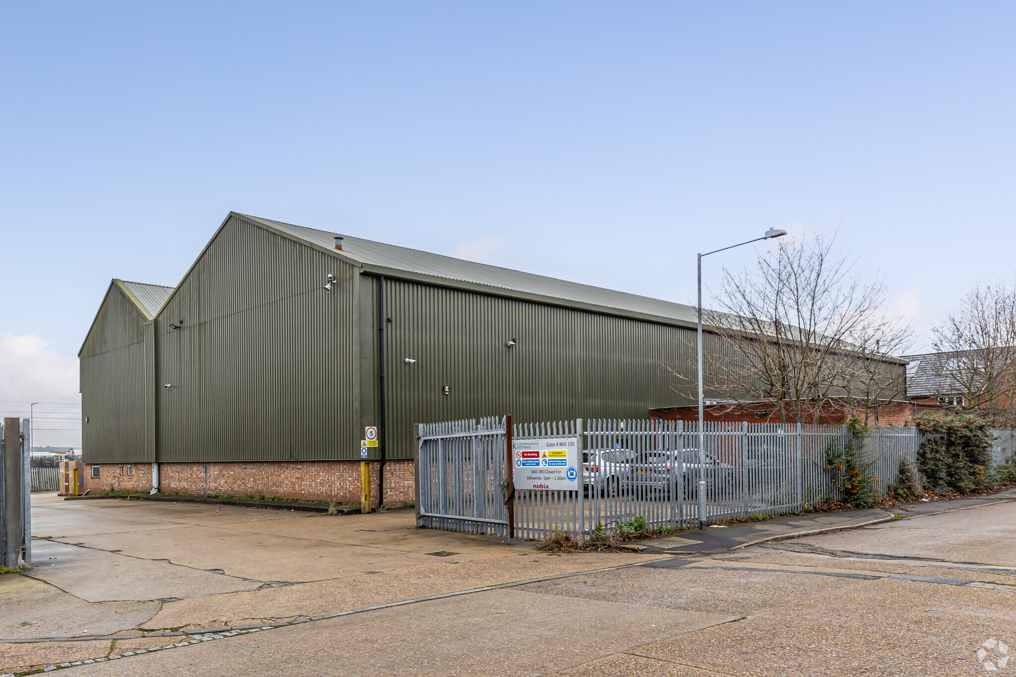 190 Gumley Rd, Grays for lease Primary Photo- Image 1 of 3