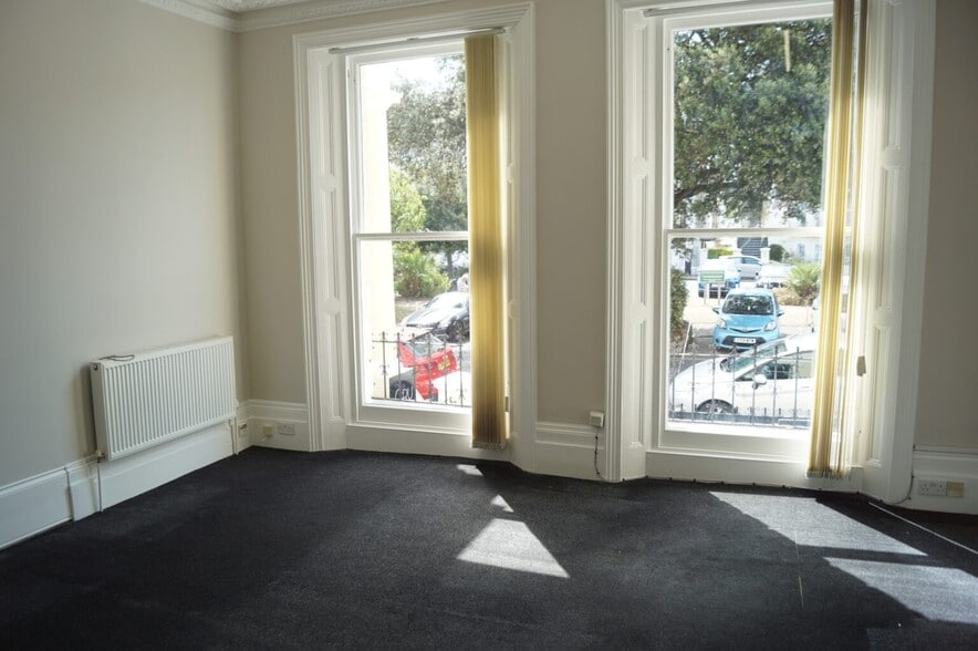 Office 1 And 2 8 Hyde Gardens, Eastbourne for lease - Interior Photo - Image 2 of 8