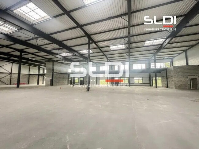 Location Local d'activités 447 m² à 4 366 m²