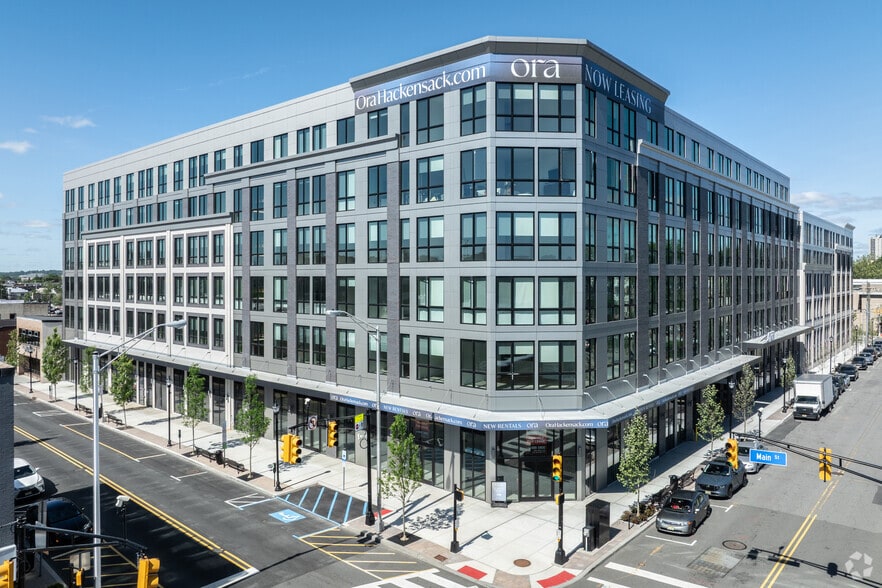 321 Main St, Hackensack, NJ for lease - Building Photo - Image 1 of 12