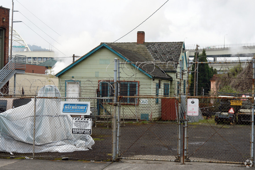 2621 N Albina Ave, Portland, OR for sale - Primary Photo - Image 2 of 3