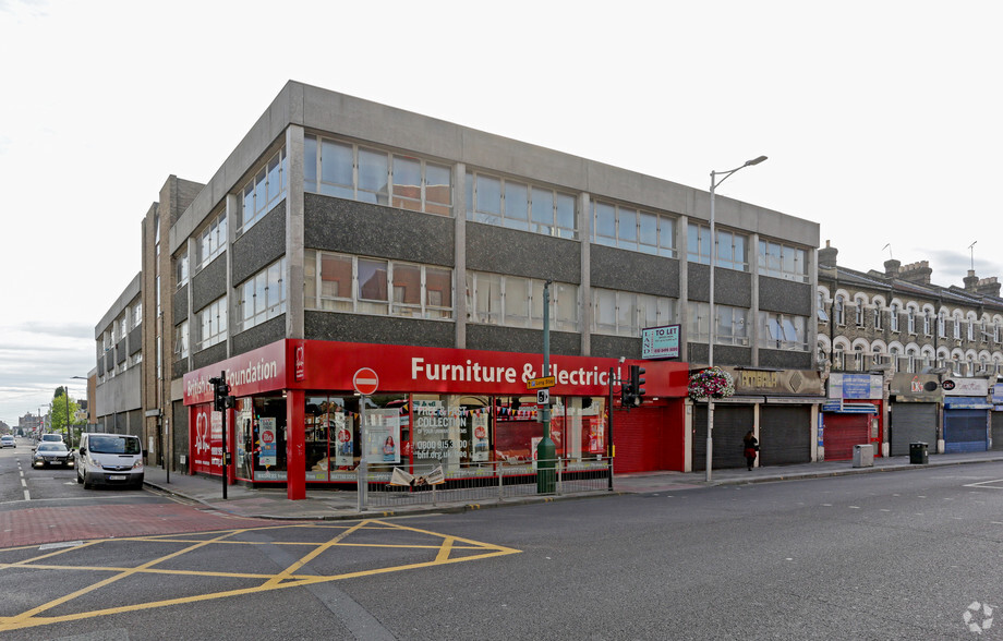 102 Cranbrook Rd, Ilford for lease - Primary Photo - Image 1 of 8