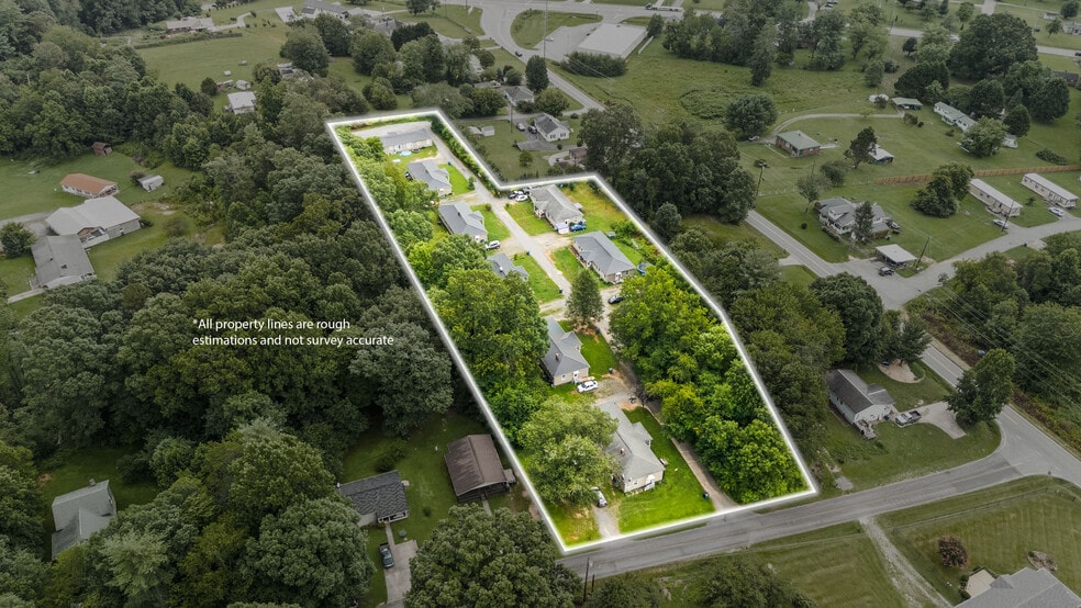 3346 Clay Apartments Ct, Lenoir, NC for sale - Primary Photo - Image 1 of 43