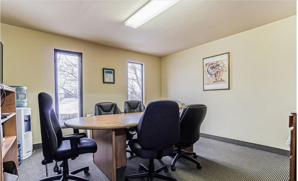 2100 Boul René-Gaultier, Varennes, QC for sale - Interior Photo - Image 2 of 9