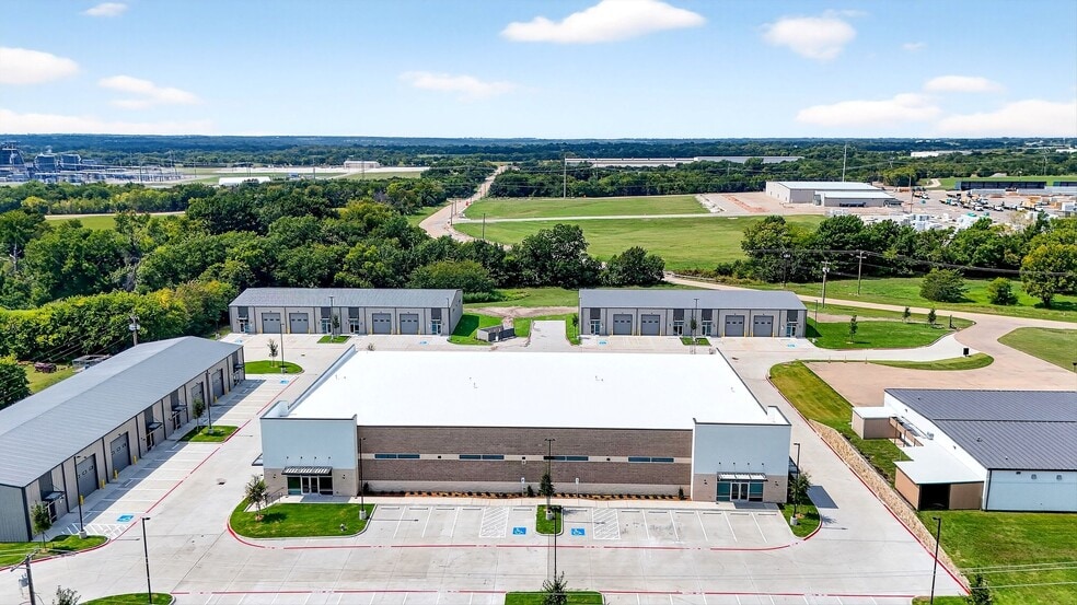 304 W Progress Dr, Sherman, TX for lease - Building Photo - Image 3 of 14