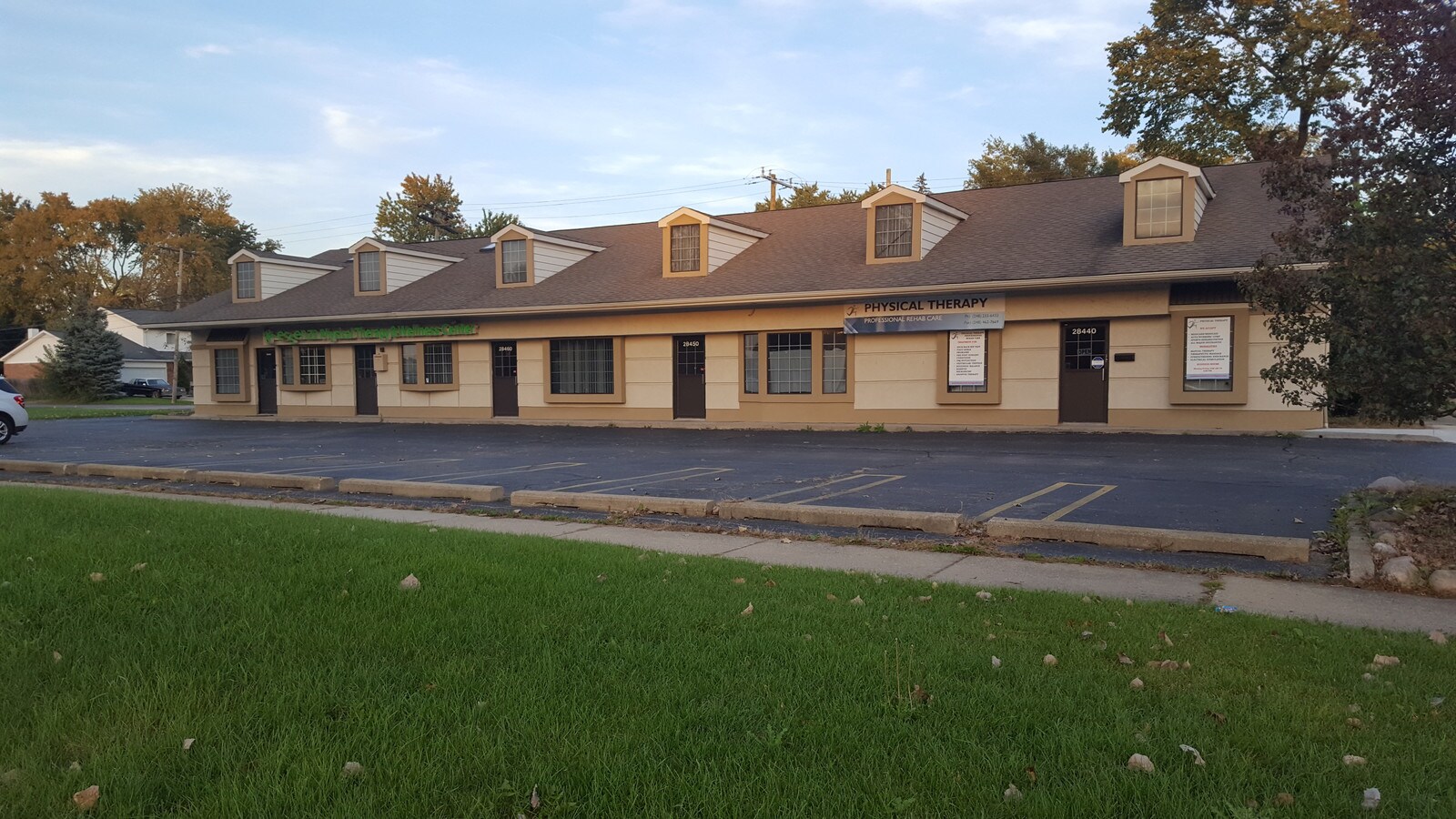 2844028480 Southfield Rd, Lathrup Village, MI 48076