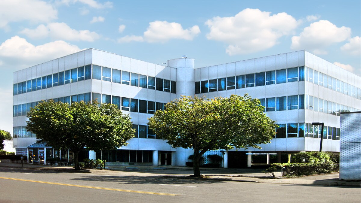 266 Merrick Rd, Lynbrook, NY for lease Building Photo- Image 1 of 5