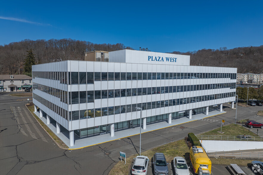 100 Mill Plain Rd, Danbury, CT for lease - Building Photo - Image 2 of 5