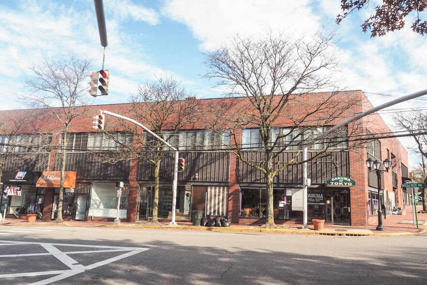 95-107 Middle Neck Rd, Great Neck, NY for sale - Building Photo - Image 3 of 4