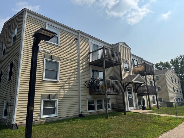 10000-10010 S Westnedge Ave, Portage, MI for sale - Building Photo - Image 2 of 7