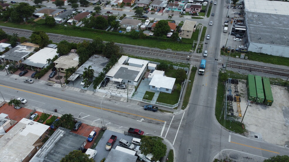 991 E 21st St, Hialeah, FL for sale - Primary Photo - Image 1 of 3