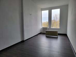 1034 S 18th St, Manitowoc, WI for lease Interior Photo- Image 1 of 8