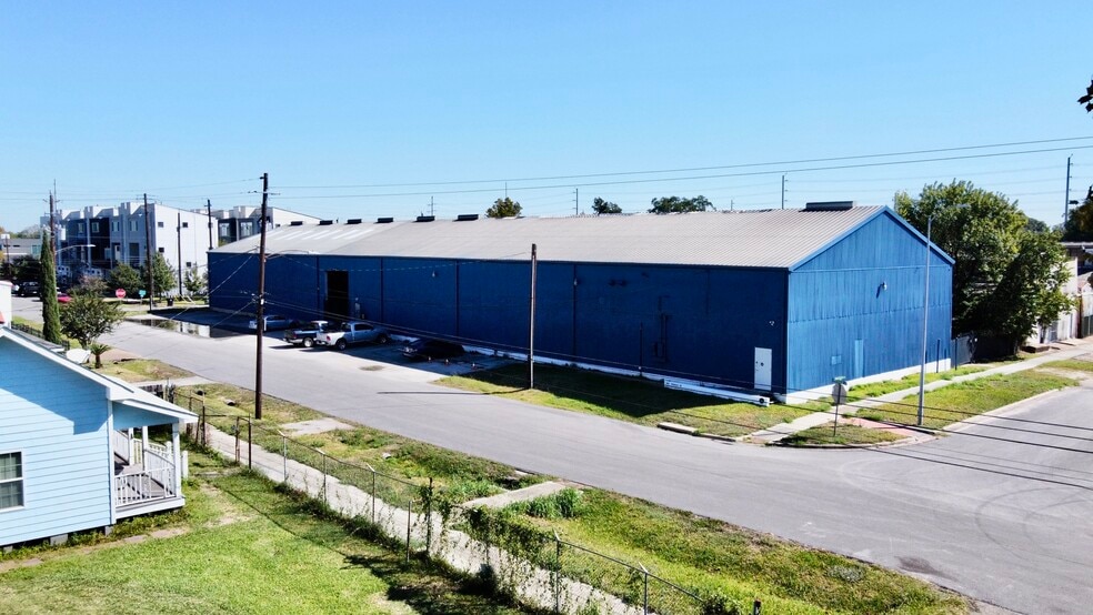 305 Velasco, Houston, TX for lease - Building Photo - Image 1 of 7