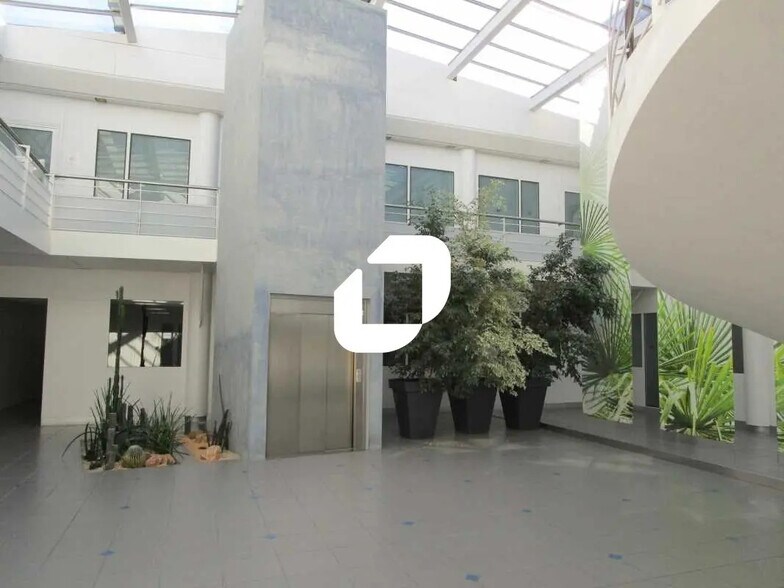 Office in Mérignac for lease - Interior Photo - Image 2 of 15