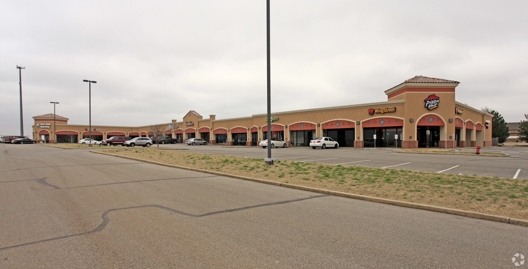 12100 N Rockwell Ave, Oklahoma City, OK 73162 Retail for Lease