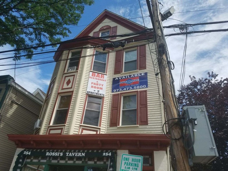 254 Dayton Ave, Clifton, NJ for sale - Primary Photo - Image 1 of 1