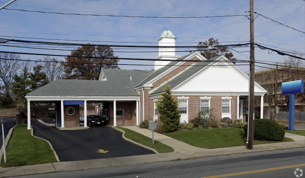 100 Sunnyside Blvd, Plainview, NY for lease - Building Photo - Image 1 of 6