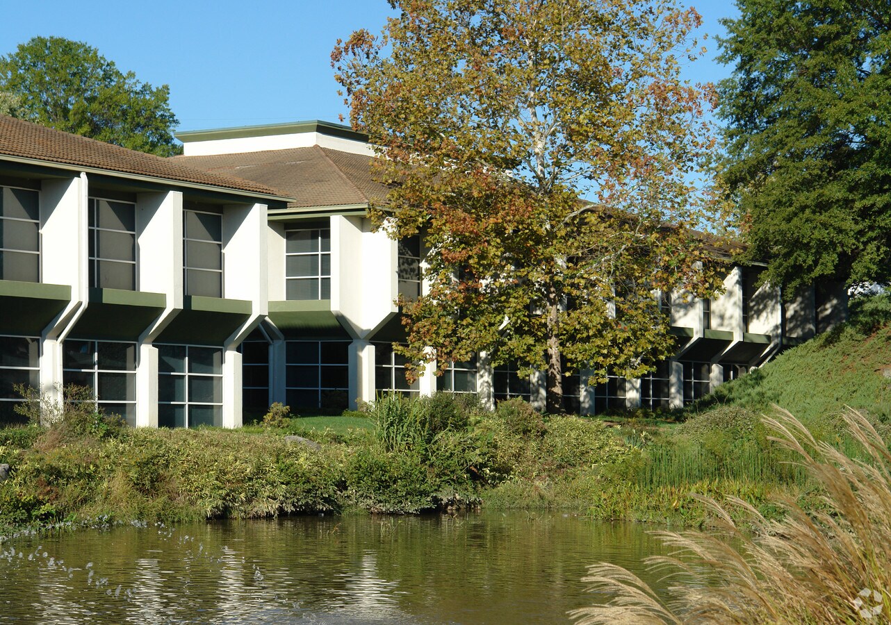 4488 N Shallowford Rd, Dunwoody, GA 30338