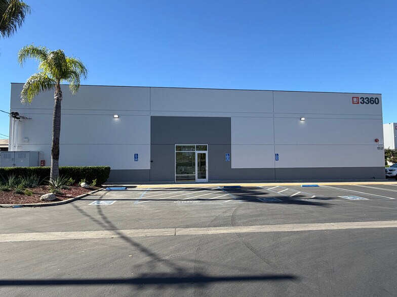 3360 N San Fernando Rd, Los Angeles, CA for lease - Building Photo - Image 2 of 8