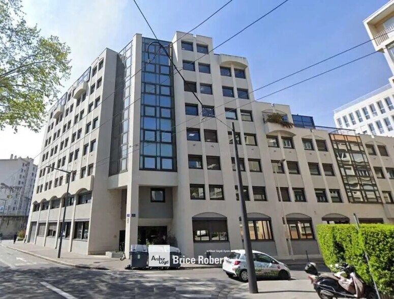 Office in Lyon for lease - Building Photo - Image 3 of 3