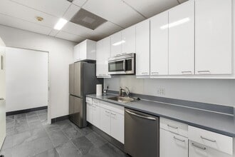 1040 Biscayne Blvd, Miami, FL for lease Building Photo- Image 2 of 18