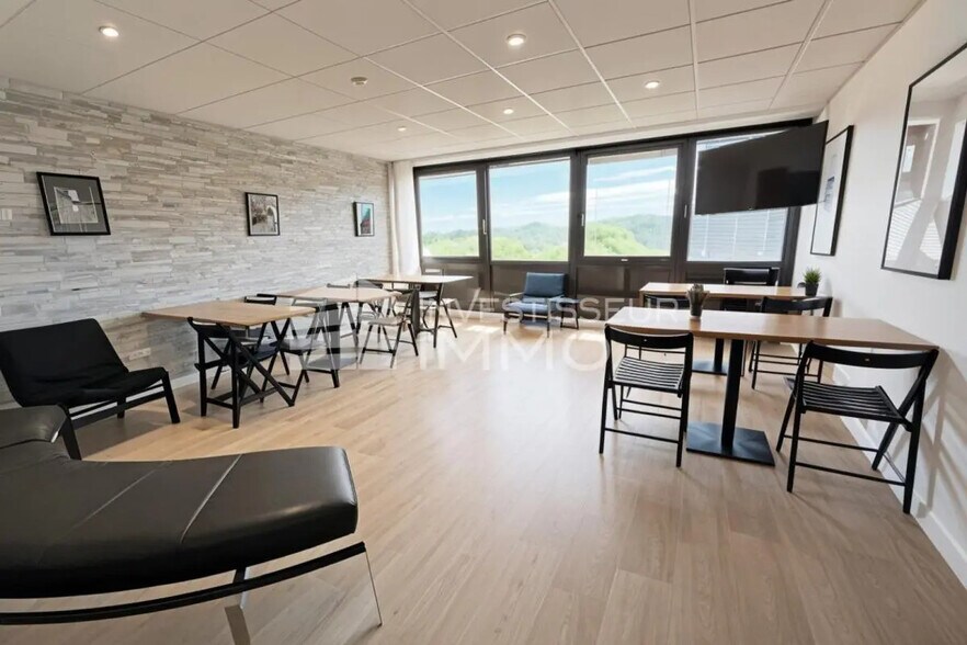 Office in Boissy-Saint-Léger for lease - Building Photo - Image 3 of 9