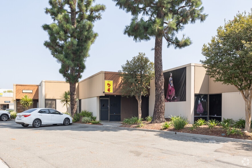 2009 W Commonwealth Ave, Fullerton, CA for sale - Primary Photo - Image 1 of 1