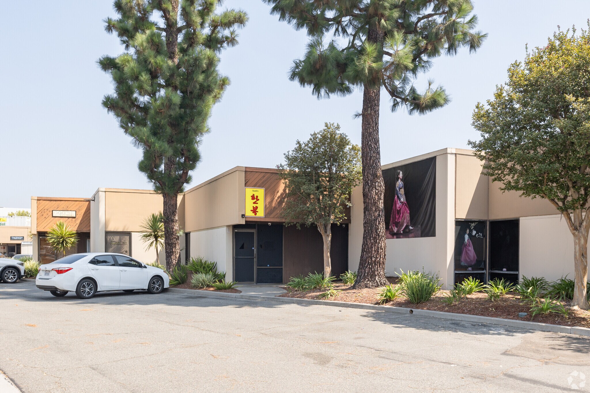 2009 W Commonwealth Ave, Fullerton, CA for sale Primary Photo- Image 1 of 1