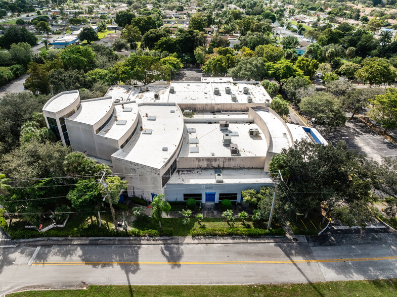 7100 W Oakland Park Blvd, Lauderhill, FL for sale - Building Photo - Image 1 of 21