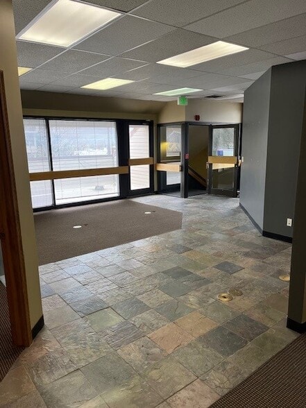562 S Main St, Bountiful, UT for lease - Interior Photo - Image 3 of 4