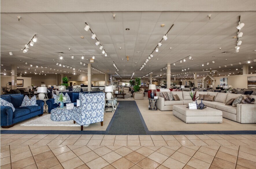 3910 W Camp Wisdom Rd, Dallas, TX 75237