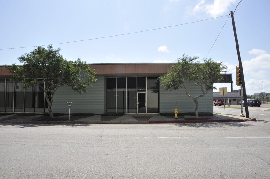 823-827 Tancahua St, Corpus Christi, TX for lease - Building Photo - Image 1 of 10