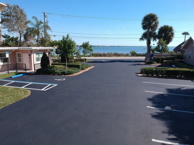 3670 NE Indian River Dr, Jensen Beach, FL for lease - Building Photo - Image 1 of 62