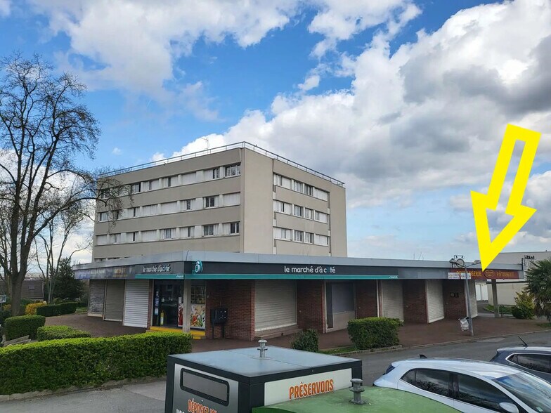 Retail in Noisiel for lease - Building Photo - Image 1 of 1